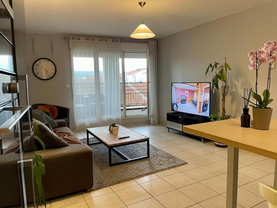 L'idéal Cosy-wifi-Netflix et Garage Vienne  Extérieur photo