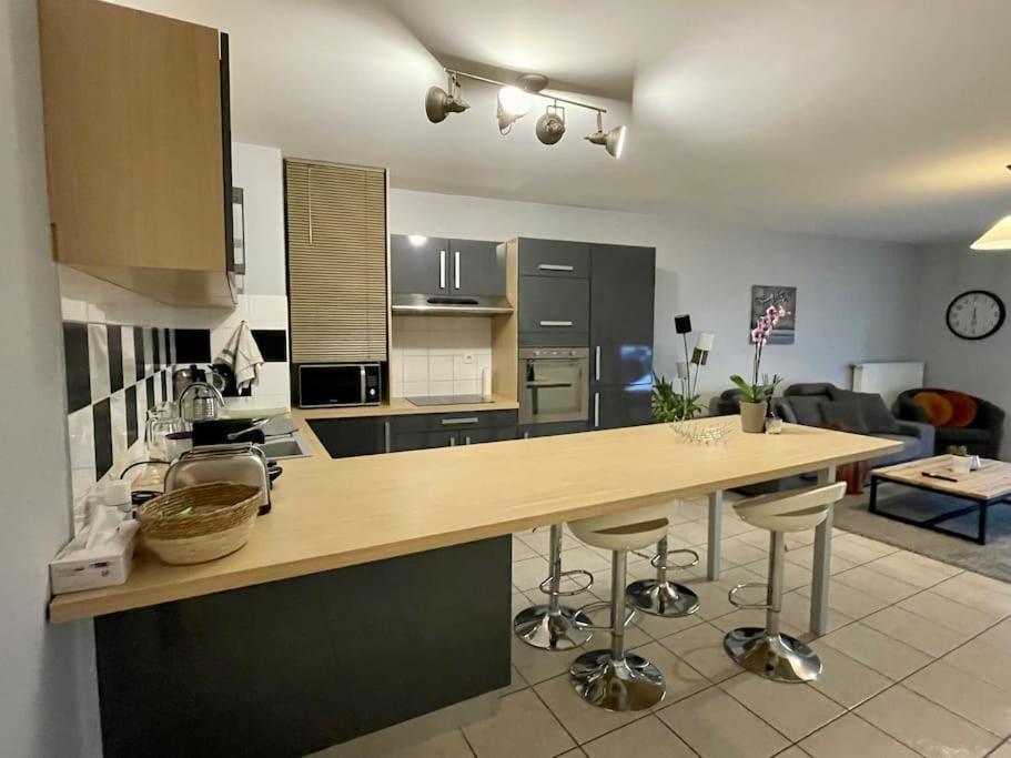 L'idéal Cosy-wifi-Netflix et Garage Vienne  Extérieur photo